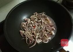 蚝油鱿鱼炒木耳的做法图解2