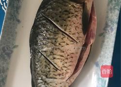 蒜香鲫鱼的做法图解1