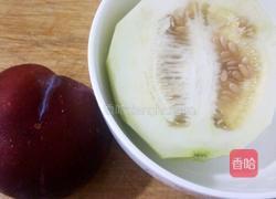 梨瓜配李子汁的做法图解1