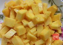 芒果沙拉的做法图解2