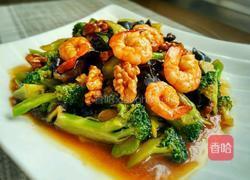 西兰花炒核桃虾球的做法图解11