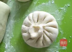 Illustration of how to make pork, cabbage and stuffed buns 14