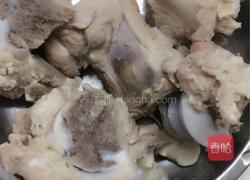 白芸豆海带筒骨汤的做法图解3