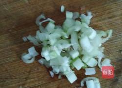 酸豆角炒包心菜的做法图解3