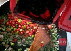 酱香豇豆肉丁炒辣椒的做法图解8