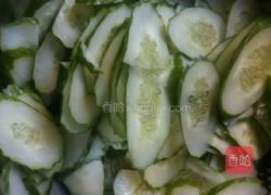 黄瓜炒蛋的做法图解1
