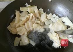 泡椒春笋炒香肠的做法图解6