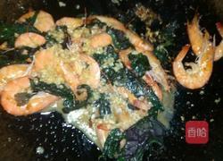 蒜香紫苏虾的做法图解5