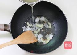 马赛南瓜海鲜风情浓汤的做法图解2