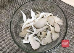 干炸蘑菇的做法图解1