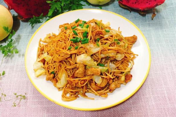 油豆腐肉丝炒面