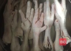 焖烧卤水鸡爪的做法图解1