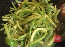 菜椒炒南瓜藤的做法图解3