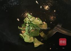 鸡胗炒橄榄菜的做法图解2