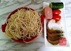 鲜虾凉拌面的做法图解1