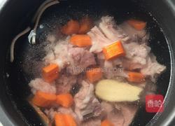 电饭煲筒骨汤面的做法图解2