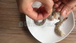 鲜虾可乐饼的做法图解2