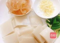 海蜇丝炒年糕的做法图解1