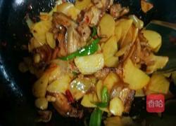 土豆盐煎肉的做法图解6