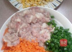 胡萝卜玉米猪肉饺子的做法图解2
