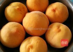 黄桃罐头的做法图解1