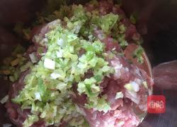 豇豆馅饺子的做法图解1