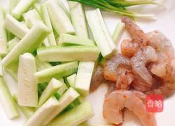 虾仁炒丝瓜条的做法图解1