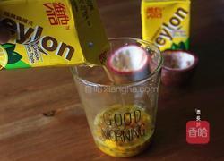 百香果饮品的做法图解1