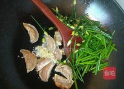 蒜香韭菜花炒豆芽的做法图解3