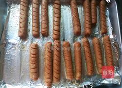 电烤箱烤火腿肠的做法图解2