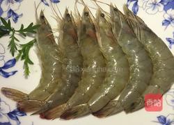 椒盐虾球的做法图解1