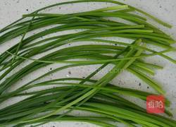 韭菜苔炒鸡蛋的做法图解1