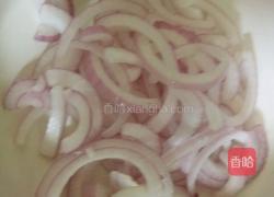 凉拌洋葱火腿的做法图解1