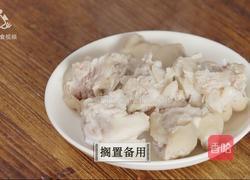 滋润养颜贴秋膘 必备猪蹄莲藕汤的做法图解4