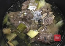牛肉杂酱面的做法图解2