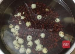 莲子红豆小米粥的做法图解1