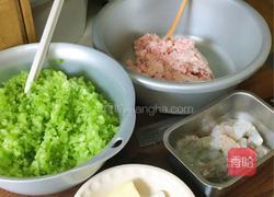 猪肉、海虾、青椒馅饺子的做法图解4