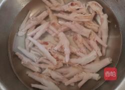 酸辣鸡脚的做法图解1