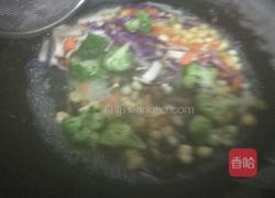 五彩蔬菜沙拉的做法图解3