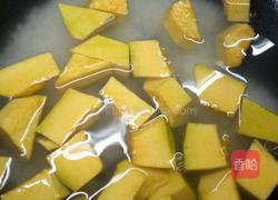 大米红枣南瓜粥的做法图解3