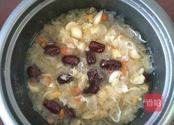 银耳百合红枣枸杞汤的做法图解7