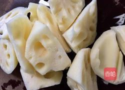 莲藕骨头汤的做法图解2