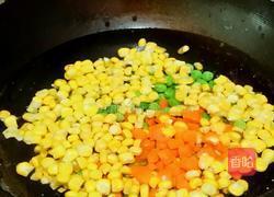 蚝油玉米豌豆粒的做法图解2