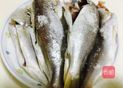 香煎白肚石头斑的做法图解1