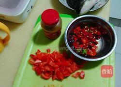 剁椒鱼头的做法图解1