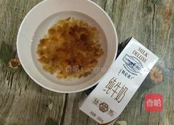 牛奶炖桃胶的做法图解3