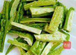 咸蛋黄焗苦瓜的做法图解3