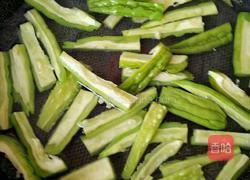咸蛋黄焗苦瓜的做法图解4