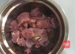荷兰豆炒瘦肉的做法图解2