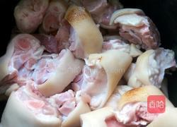 冬瓜炖猪蹄的做法图解2